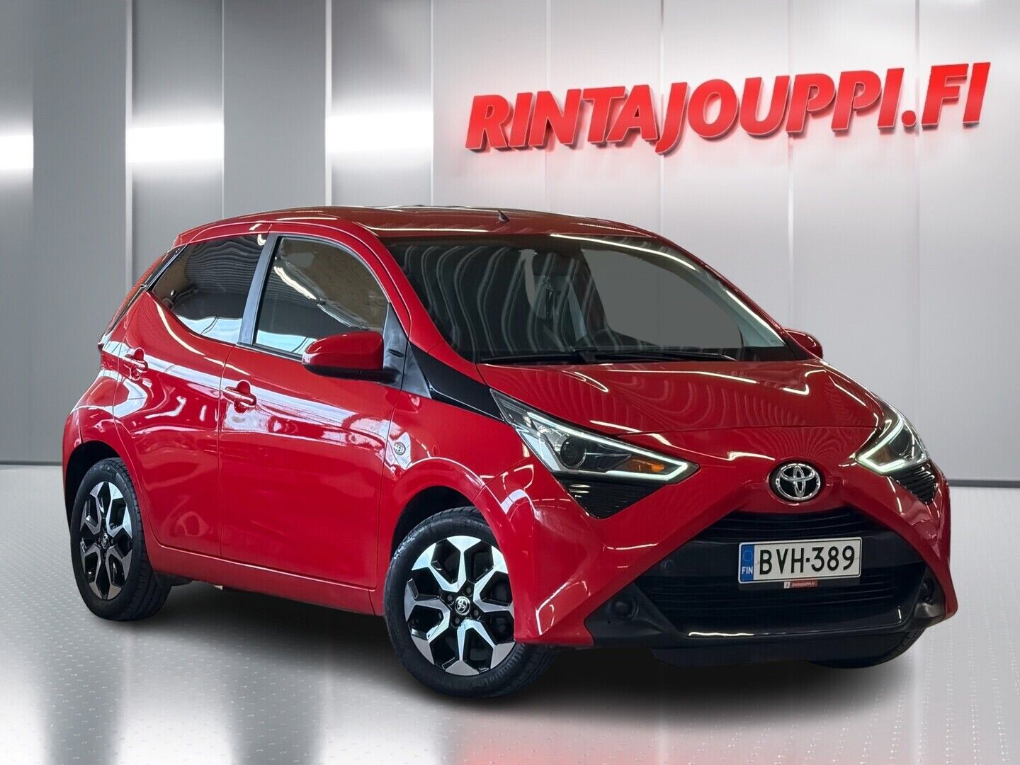 Punainen Toyota AYGO